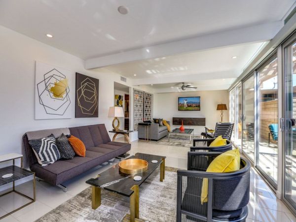 Palm Springs Home 948874