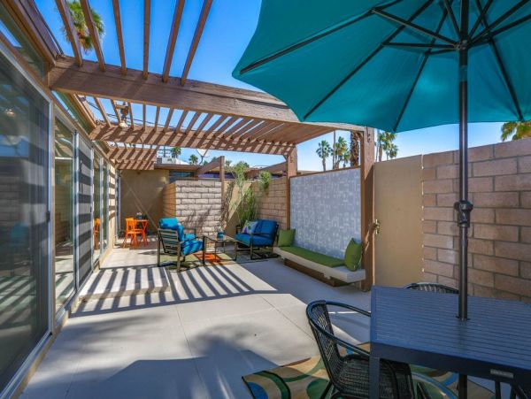 Palm Springs Home 948874