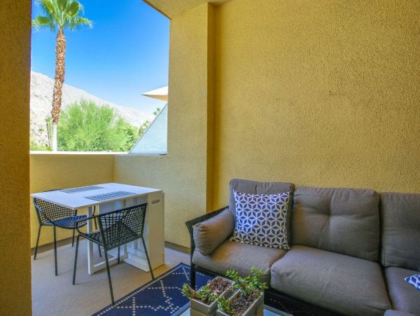 Palm Springs Home 948875