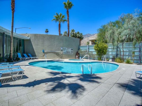 Palm Springs Home 948875