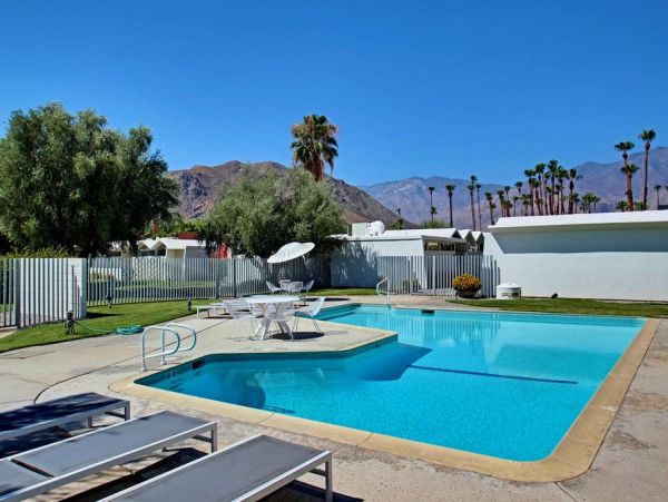 Palm Springs Home 948876