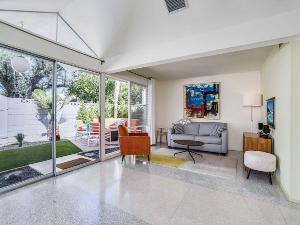 Palm Springs Home 948876