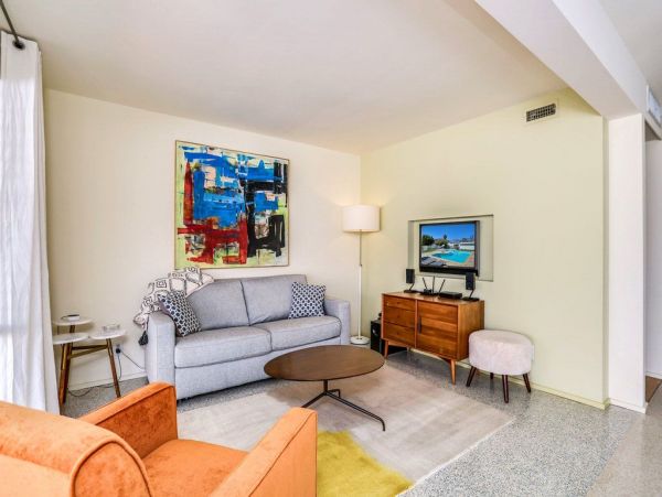 Palm Springs Home 948876