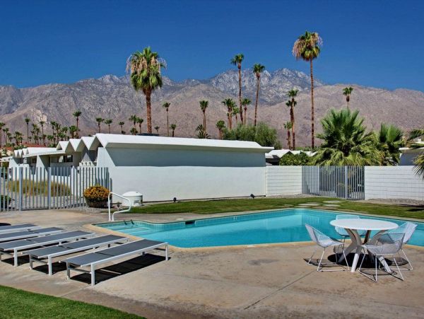 Palm Springs Home 948876