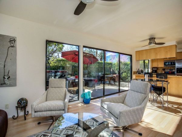 Palm Springs Home 948881