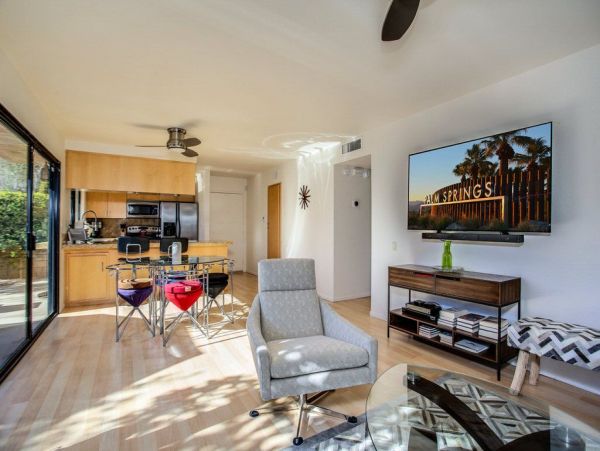 Palm Springs Home 948881