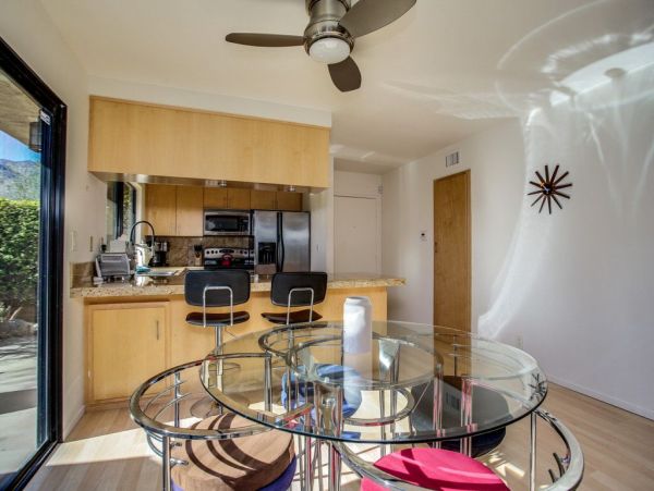 Palm Springs Home 948881