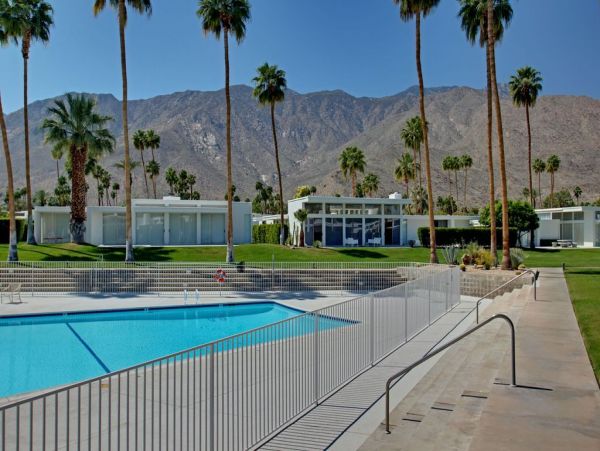 Palm Springs Home 948882