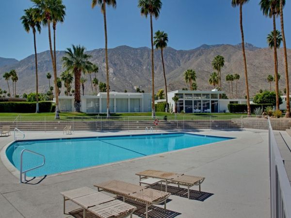 Palm Springs Home 948882