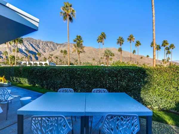 Palm Springs Home 948882