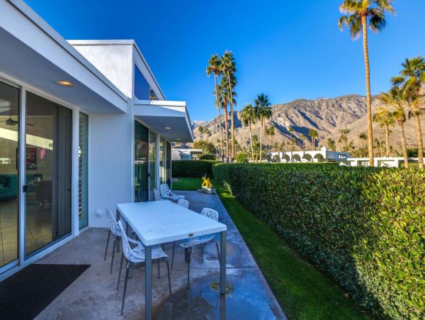 Palm Springs Home 948882