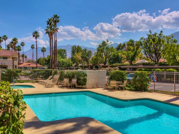 Palm Springs Home 948885