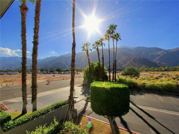 Palm Springs Home 948886