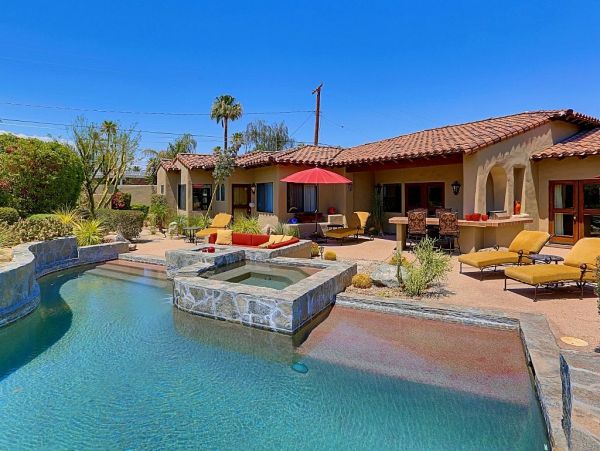 Palm Springs Home 948887