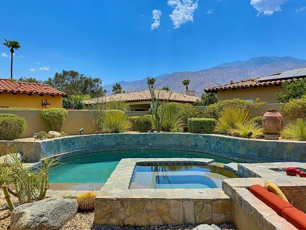 Palm Springs Home 948887