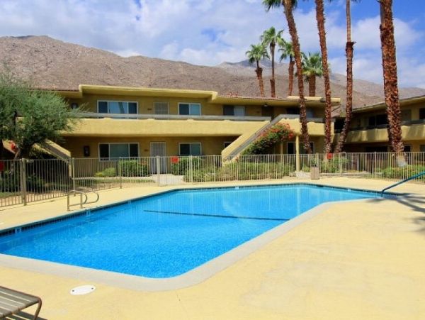 Palm Springs Home 948914