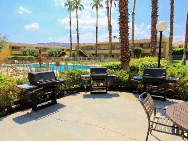 Palm Springs Home 948914