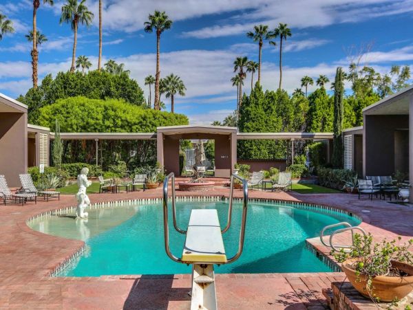 Palm Springs Home 948916