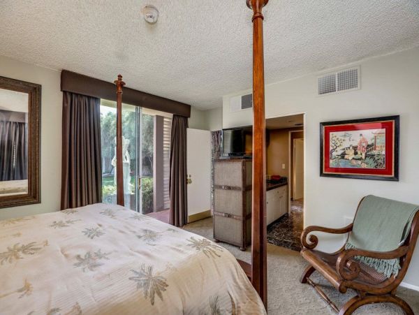 Palm Springs Home 948916