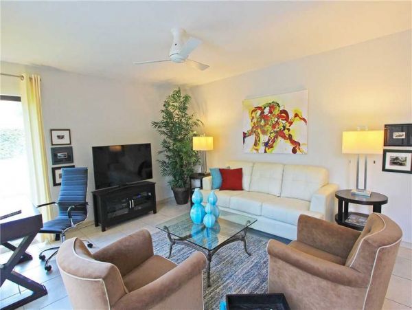 Palm Springs Home 948919