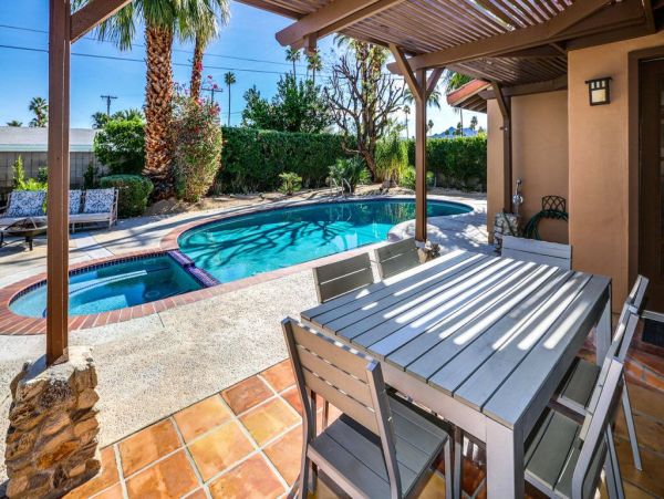 Palm Springs Home 948937