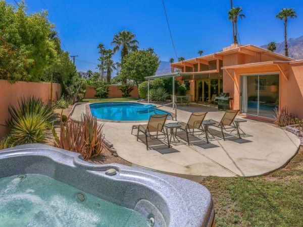 Palm Springs Home 948939