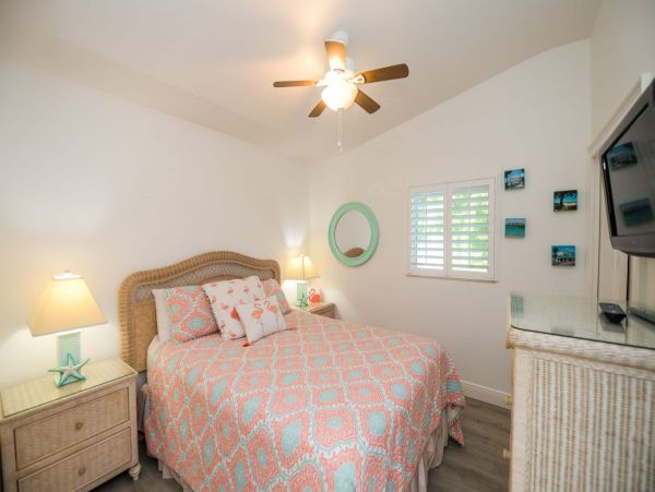 Holmes Beach Vacation Pool Home Sleeps 10 Guests