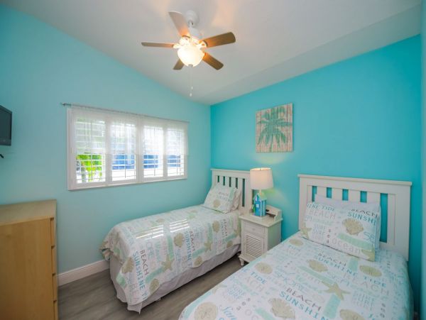 Holmes Beach Vacation Pool Home Sleeps 10 Guests