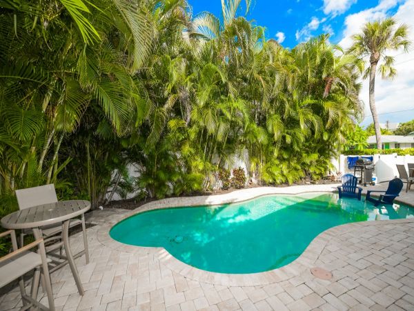 Holmes Beach Vacation Pool Home Sleeps 10 Guests