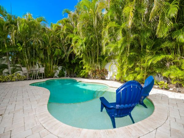 Holmes Beach Vacation Pool Home Sleeps 10 Guests