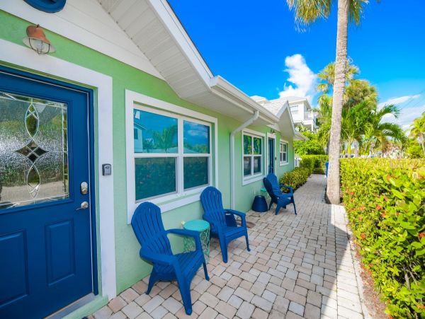 Holmes Beach Vacation Pool Home Sleeps 10 Guests