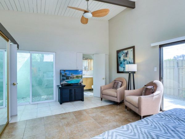 Palm Springs Home 948979