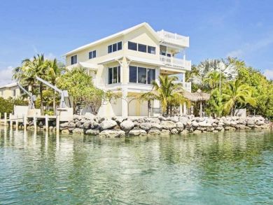 Summerland Vacation Pool Home Sleeps 6 Guests