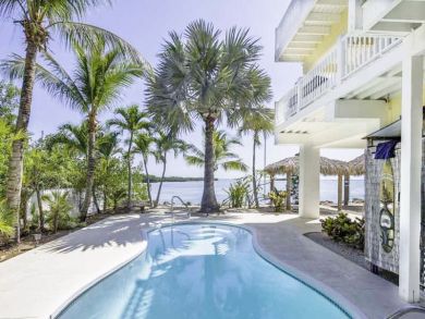 Summerland Vacation Pool Home Sleeps 6 Guests