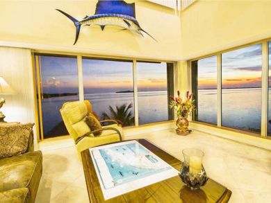 Summerland Vacation Pool Home Sleeps 6 Guests