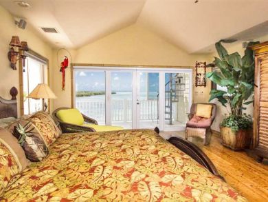 Summerland Vacation Pool Home Sleeps 6 Guests