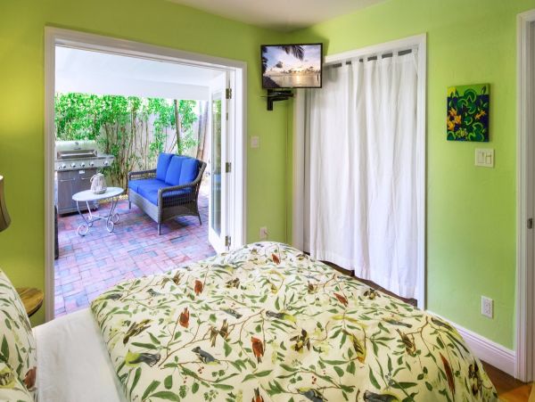 Key West Vacation Pool Home Sleeps 8 Short Walk to Beach