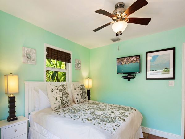 Key West Vacation Pool Home Sleeps 8 Short Walk to Beach