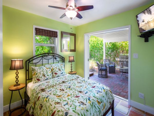 Key West Vacation Pool Home Sleeps 8 Short Walk to Beach