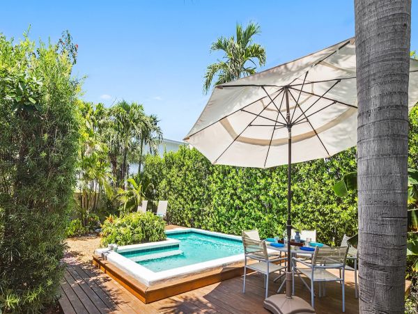 Key West Vacation Pool Home Sleeps 8 Short Walk to Beach
