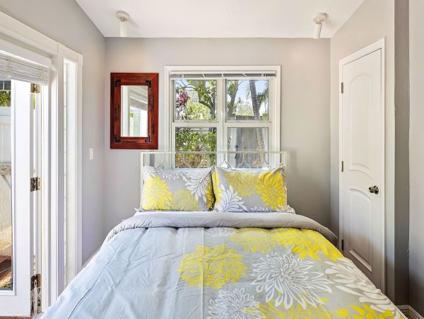 Key West Vacation Pool Home Sleeps 8 Short Walk to Beach
