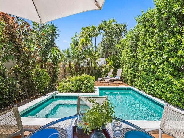 Key West Vacation Pool Home Sleeps 8 Short Walk to Beach