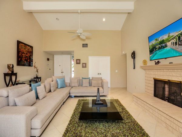 Palm Springs Home 949044