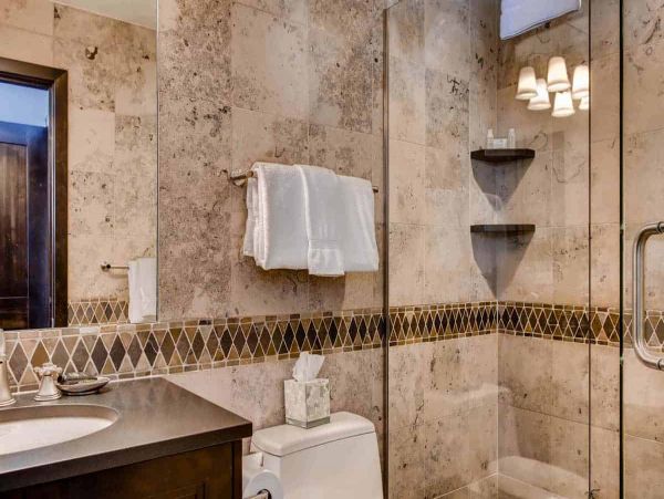 Luxury Three Bedroom Walk to Lift Condo in Vail Sleeps 6
