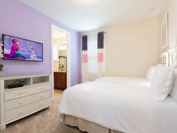 Beautiful Kissimmee Vacation Pool Home Sleeps 22 Guests
