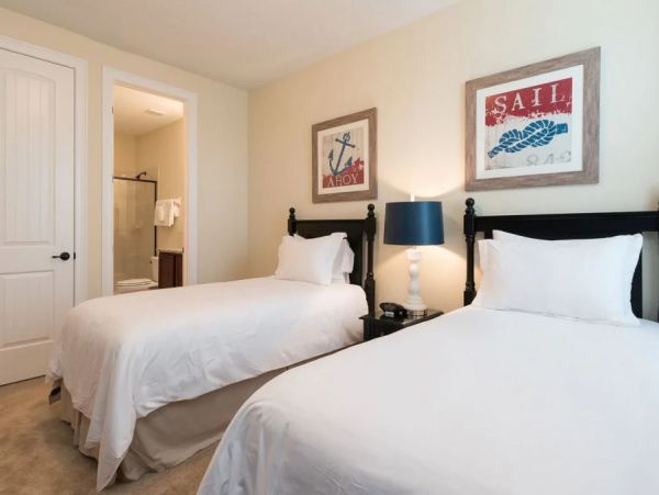Beautiful Kissimmee Vacation Pool Home Sleeps 22 Guests
