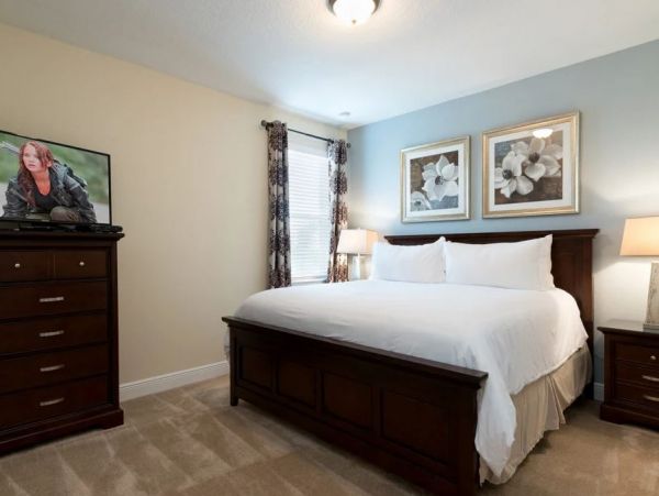 Beautiful Kissimmee Vacation Pool Home Sleeps 22 Guests