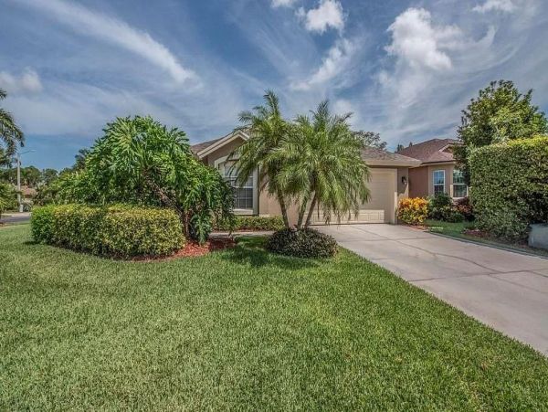 Naples Three Bedroom Rental Home with Private Caged Pool