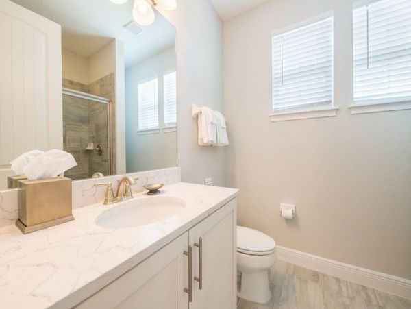 Luxury Six Bedroom Vacation Villa Pool & Resort Amenities.