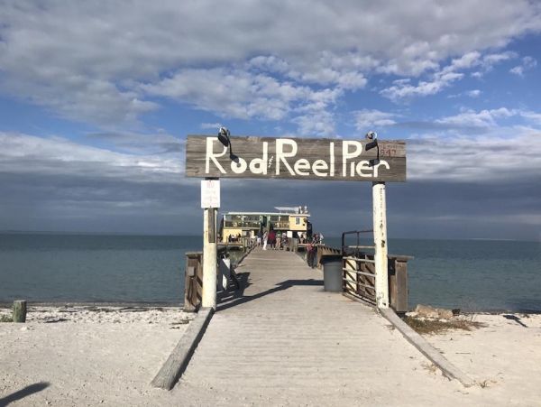Holmes Beach Vacation Home Sleeps 4 Short Walk to The Beach